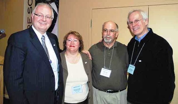 NouveauBrunswickg10-01MMQ Paul Moist, Marie-France Loubier, Daniel Légère et Marc Fortier