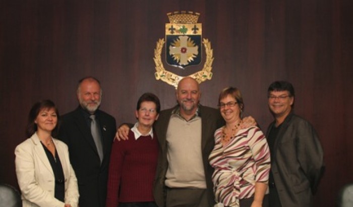 08-11-05_comite_de_nego_Mtl-Est2 Entente historique pour les cols blancs de Montréal-Est