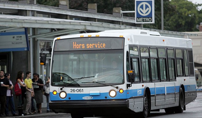 autobusphoto2194 Autobus de la STM affichant "hors service"