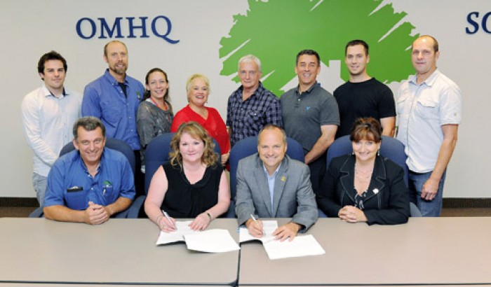 Convention_01_72 Office municipal d'habitation de QuébecSignature de deux conventions collectives