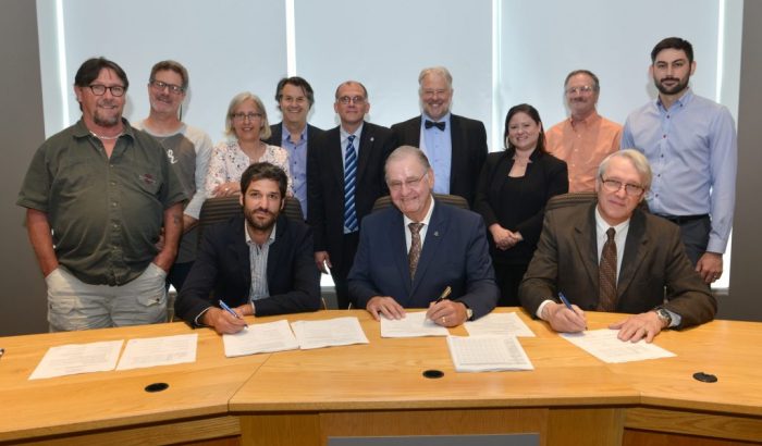 MCP_8574 Signature d’un nouveau contrat de travail pour les cols bleus de Pointe-Claire