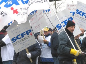 Cols bleus manifestant en fÃ©vrier 2005