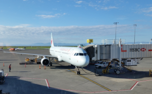 Un appareil d'Air Canada sur la piste de l'aéroport de Vancouver en novembre 2015