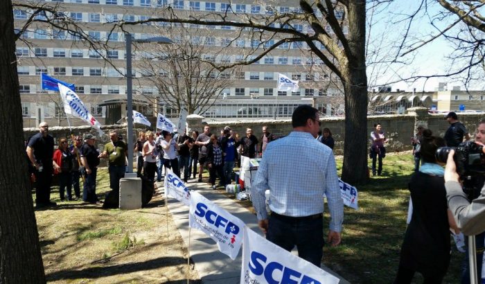 manif_4475 Les employés du CIUSSS de l’Estrie se mobilisent pour l’ajout de ressources et une véritable écoute