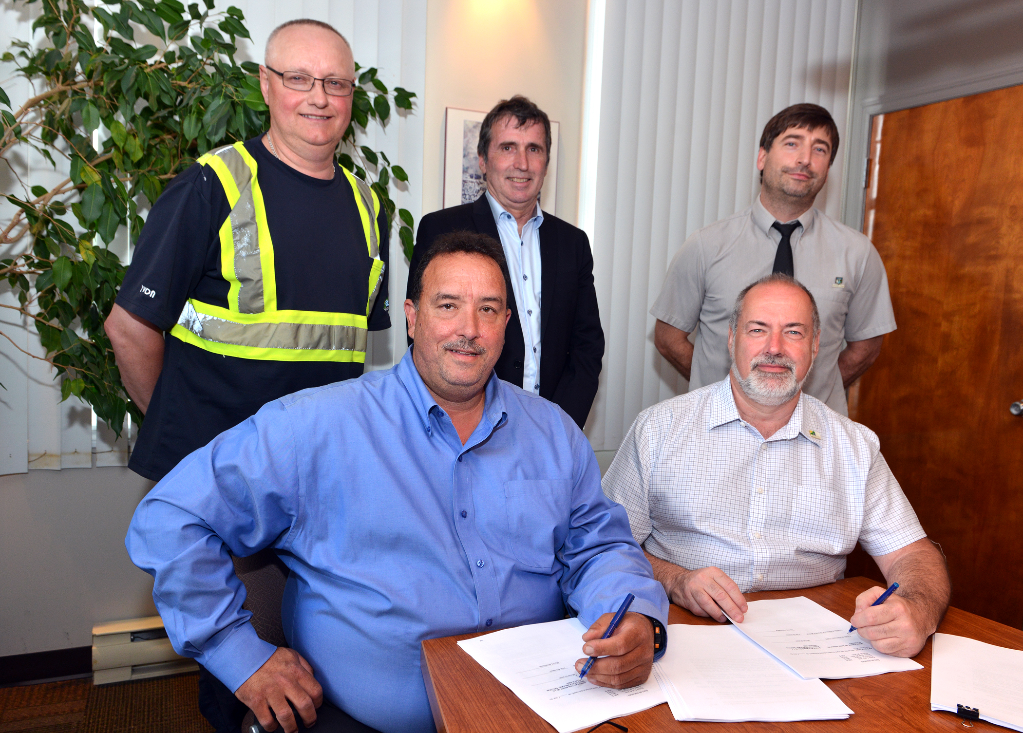 Première convention collective au SCFP pour les cols bleus de Saint